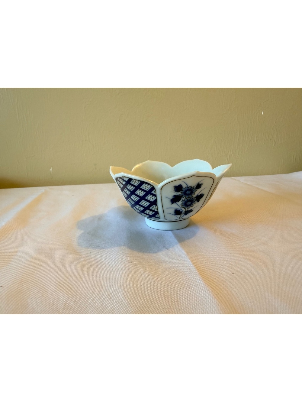 Vintage Japanese Blue White Porcelain Lotus Petal Footed Bowl Floral Geometric